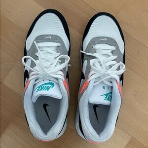 Women’s Nike Air Max Correlate